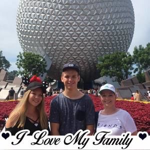 Meet your Posher, Lorie